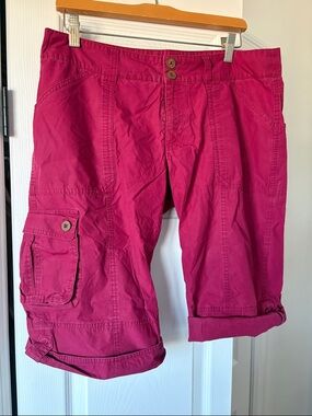 Patagonia Women's Cargo Roll-Cuff Shorts in Fuchsia